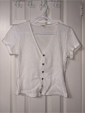 Women’s white tshirt